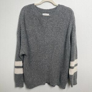 American Eagle Gray Varsity Stripe Sleeve Sweater Medium Chunky Knit Cozy